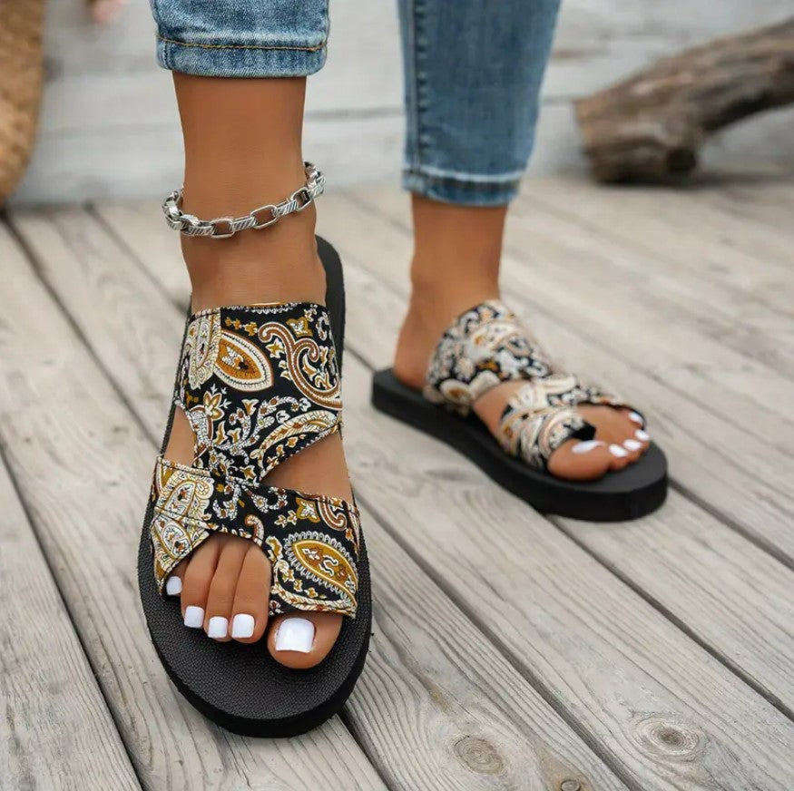 COLOURFUL SUMMER SANDALS