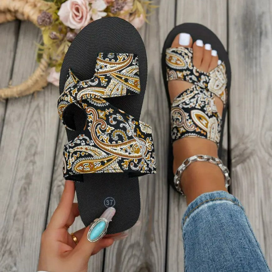 COLOURFUL SUMMER SANDALS