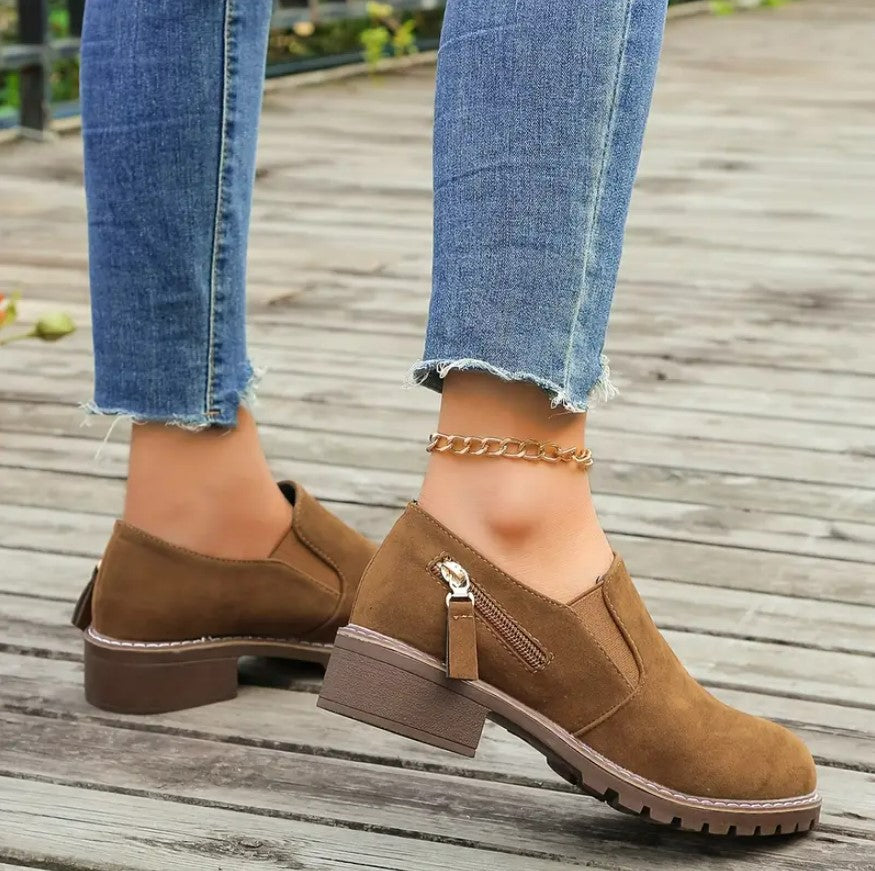 LINDIWE ANKLE BOOTS- Classic boots for everyday chic