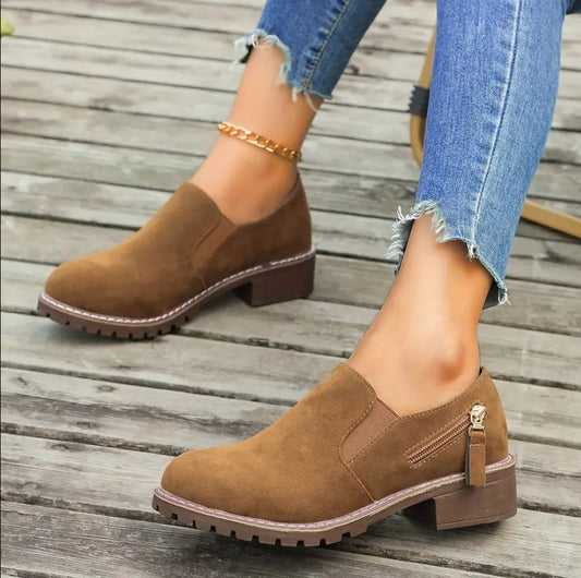 LINDIWE ANKLE BOOTS- Classic boots for everyday chic