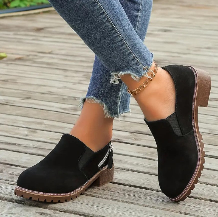 LINDIWE ANKLE BOOTS- Classic boots for everyday chic